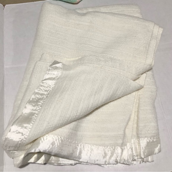 Fieldcrest Bedding Vintage Acrylic Waffle Weave Thermal Blanket